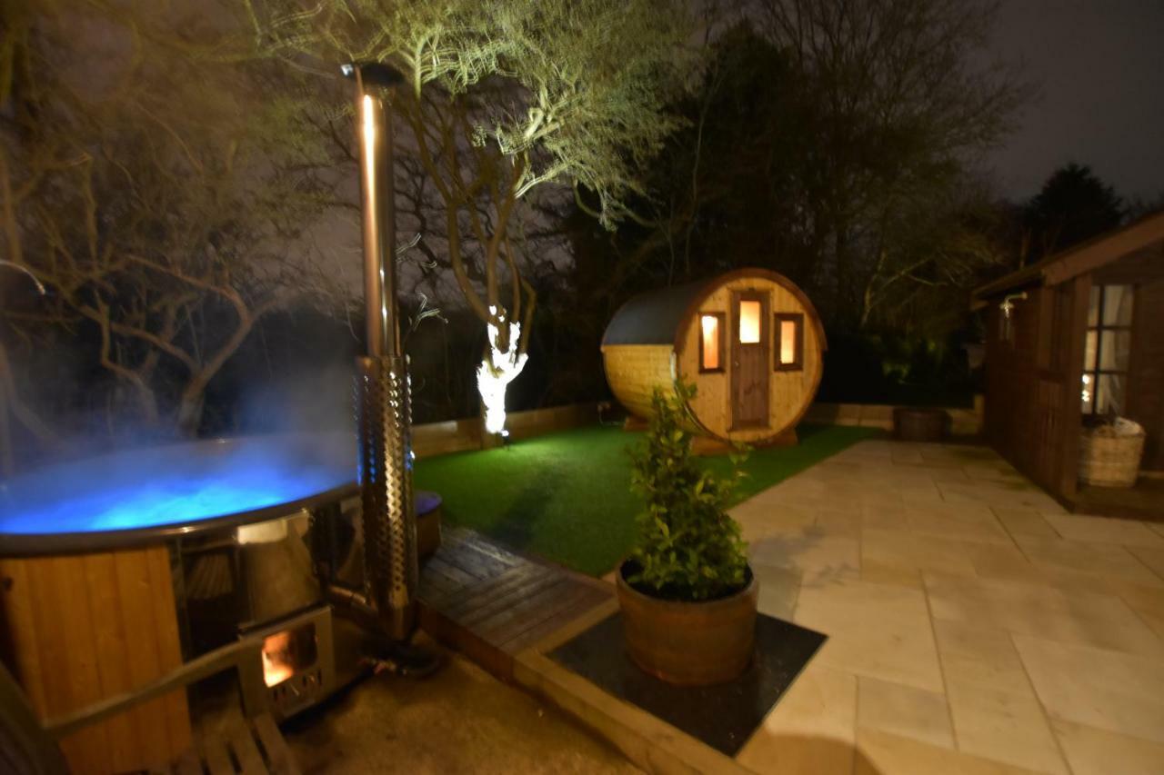 Oak Tree Stables Cottage Birmingham Exteriör bild